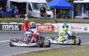 Scott Howard crossing the line for victory in DD2 Masters (Pic: Coopers Photography)